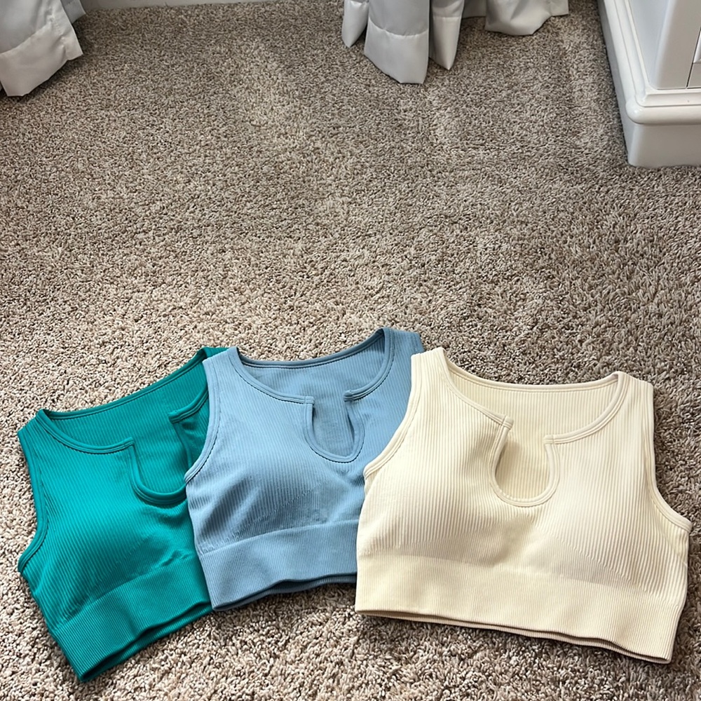 WORKOUT TOPS